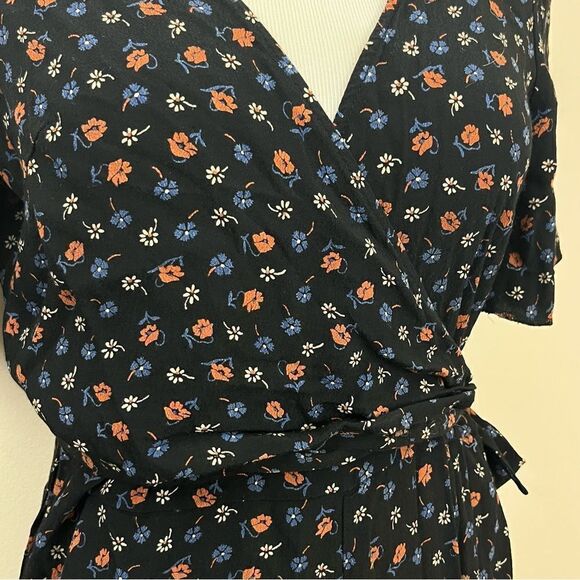 Madewell Wrap-Front Romper in Prairie Posies 4 - Picture 5 of 10